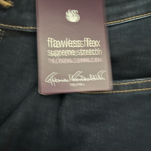 👖👖👖JeansGloria Vanderbilt. Size 6 Tapered Leg, Classic Rise. Super comfy. New - Picture 5 of 5